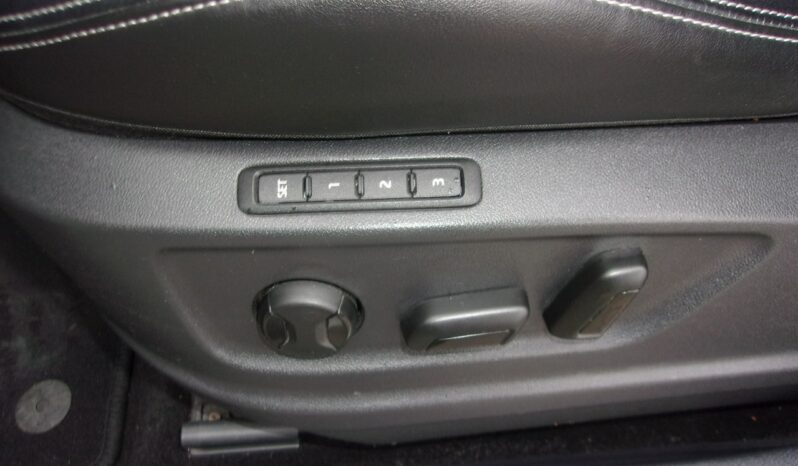 Škoda Karoq Klimatronic 2x, Hak, CarPlay/AndroidAuto, Panorama, Alcantara full