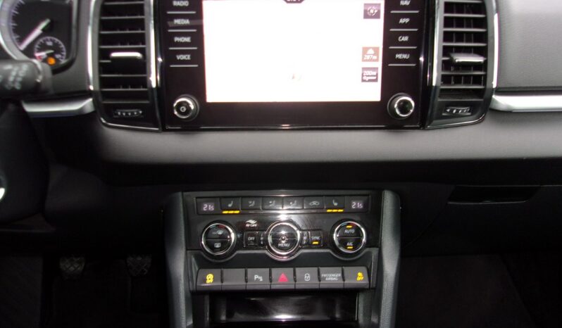 Škoda Karoq Klimatronic 2x, Hak, CarPlay/AndroidAuto, Panorama, Alcantara full