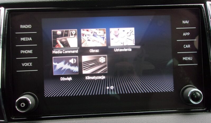 Škoda Karoq Klimatronic 2x, Hak, CarPlay/AndroidAuto, Panorama, Alcantara full