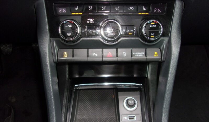 Škoda Karoq Klimatronic 2x, Hak, CarPlay/AndroidAuto, Panorama, Alcantara full