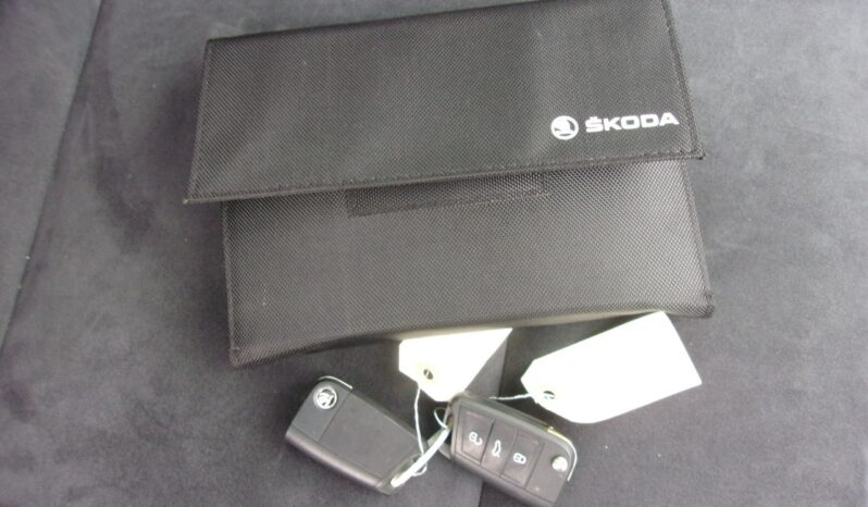 Škoda Karoq Klimatronic 2x, Hak, CarPlay/AndroidAuto, Panorama, Alcantara full