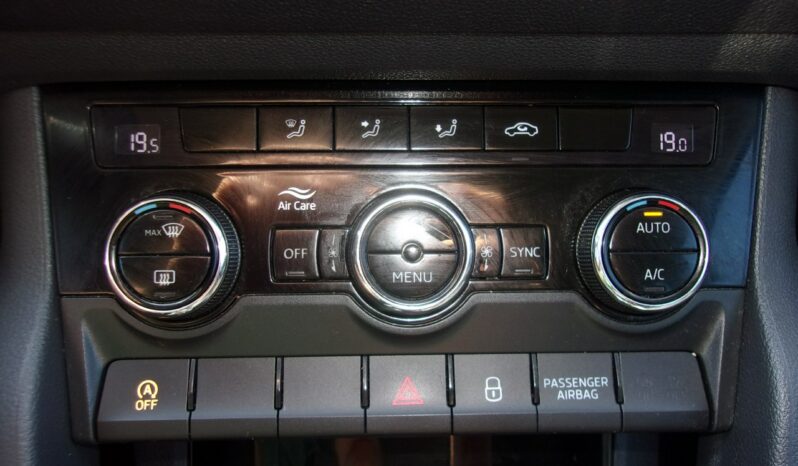 Škoda Karoq Klimatronic 2-strefowy, Nawigacja, PDC, Kamera cofania, Półskóra full